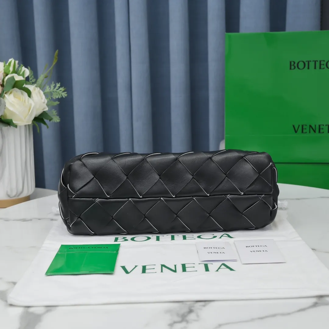 MAXI CABAT tote handbag 😎 ✧Bottega veneta.͙Hand-woven has its own characteristics, the original lambskin 🐑I really like their craftsmanship. Whether it is a bright bright color or a low-key dark color, it looks very textured when you pick it up. It seems that all colors can be made to look good, and it is also very convenient for daily wear. It is a classic and fashionable must-have. If you like it, hurry up ؔʶ̷ ˡ̲̮ ؔʶ̷✧ Size: 33*23*12, model number [9891#]